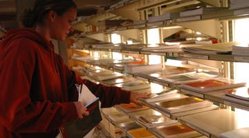 More turn to libraries in economic downturn