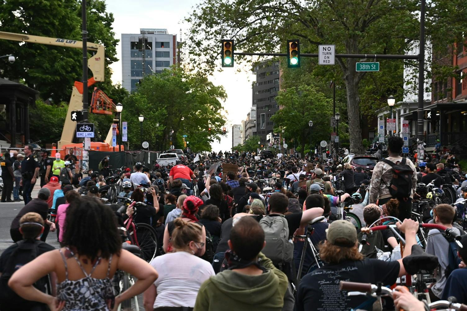 Protesters at 38th and Walnut Streets Penn Campus