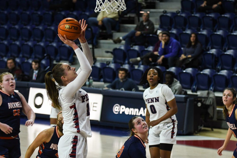 12-06-22-womens-basketball-vs-bucknell-floor-toonders-samantha-turner