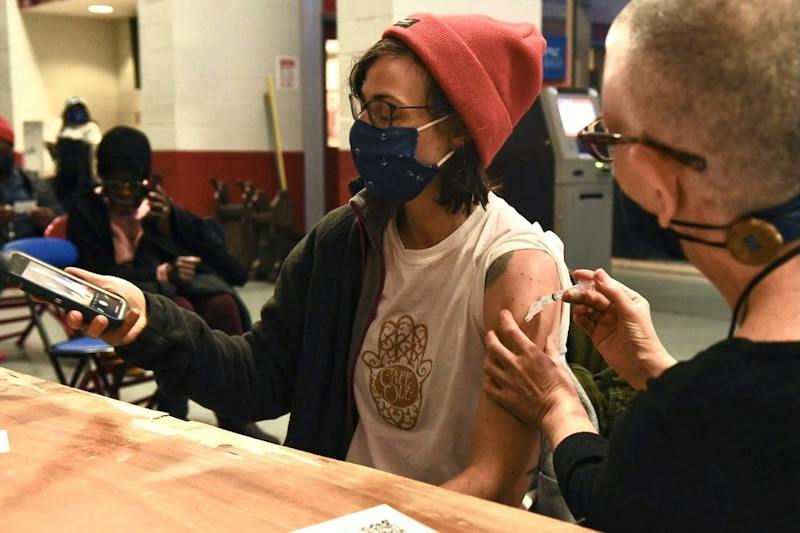 White House to open mass vaccination clinic in Philadelphia this week - Vimarsana News