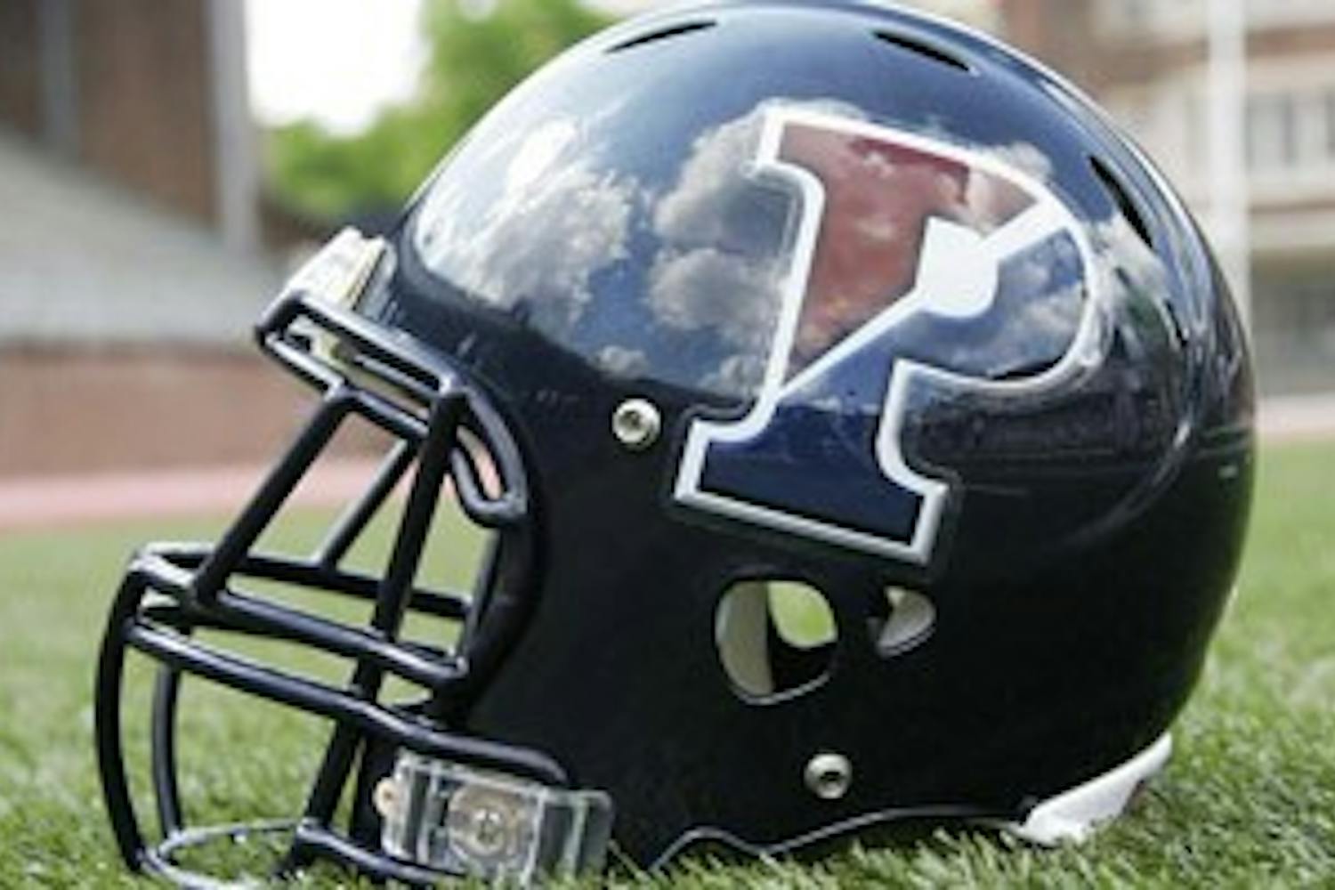 Football: 3 kickers hurt, but Nobile is new No. 1