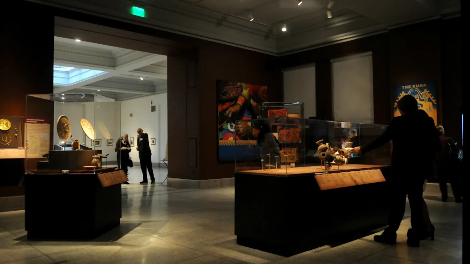 After opening remarks, visitors sampled Panamanian breakfast foods in the gallery portion of the exhibit.