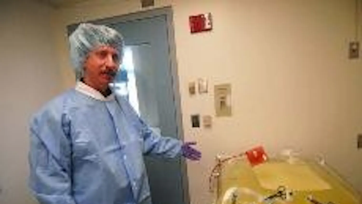 Researchers test HIV therapy in humans