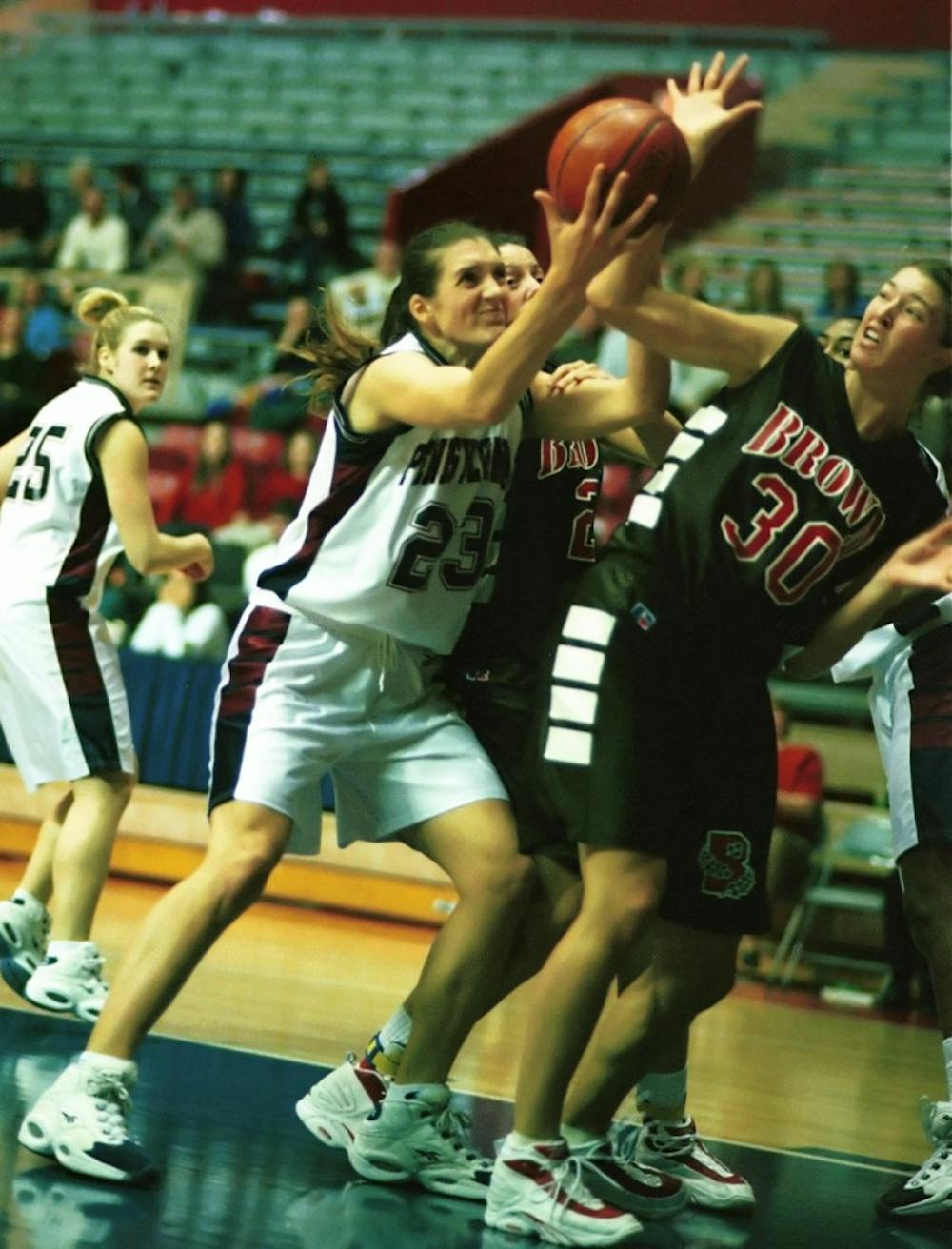 02052000_wbasketball_a17