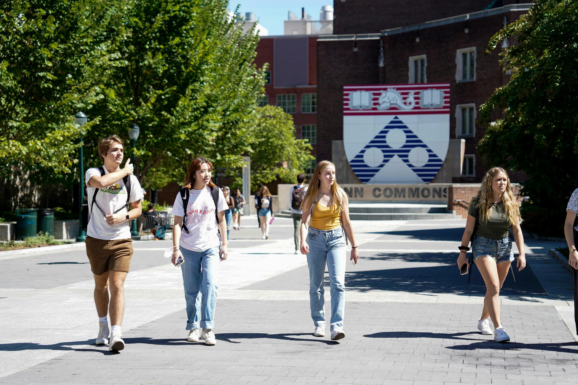 09-14-2022 Students around campus (Ana Glassman) .jpg