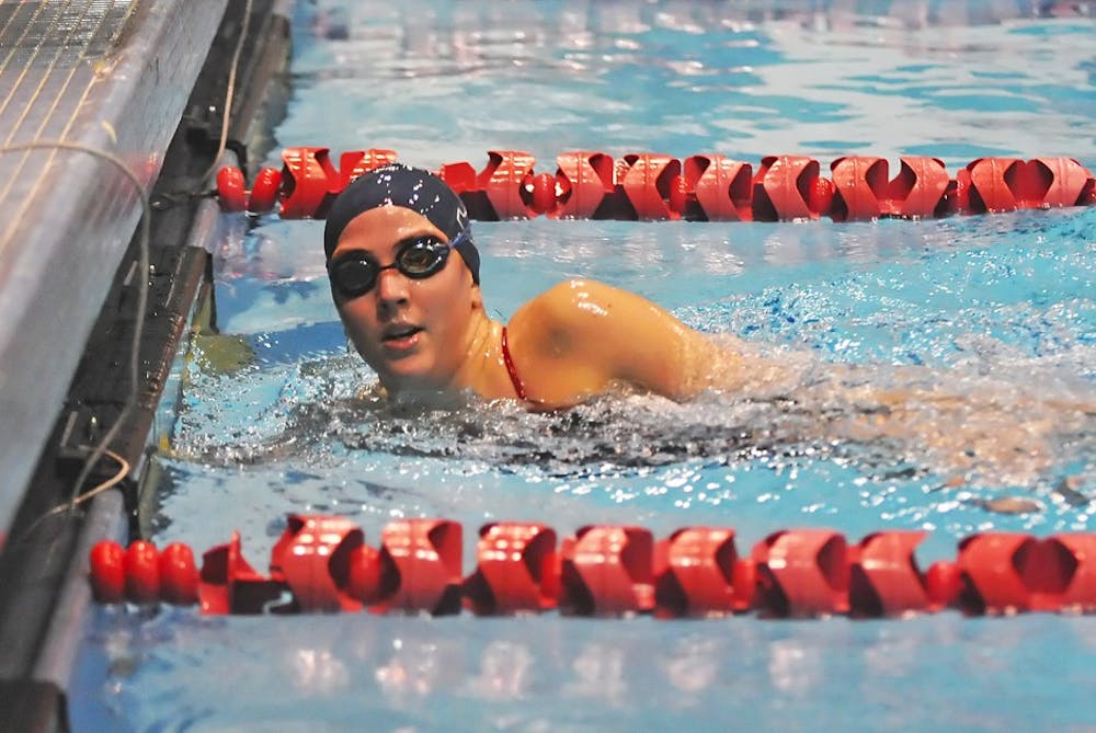 Woman's Swimming V Columbia