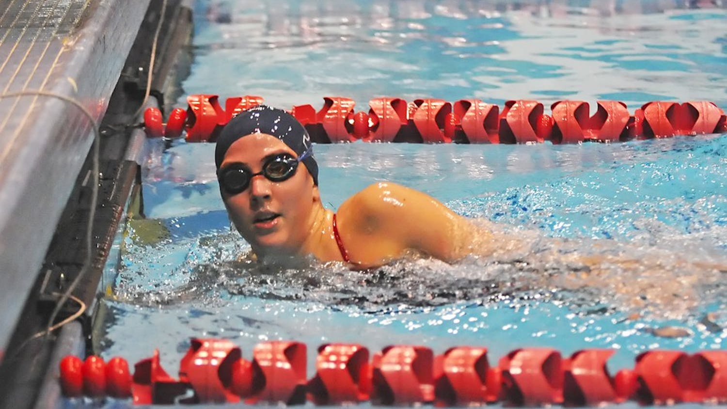 Woman's Swimming V Columbia
