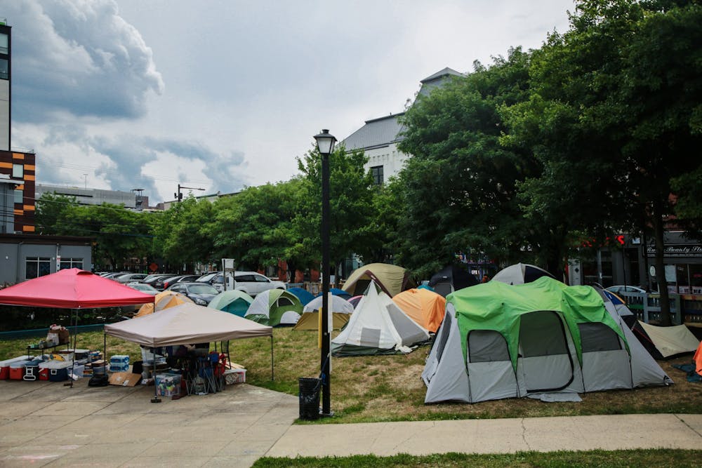 07-16-2022-save-the-uc-townhomes-encampment-jesse-zhang-4