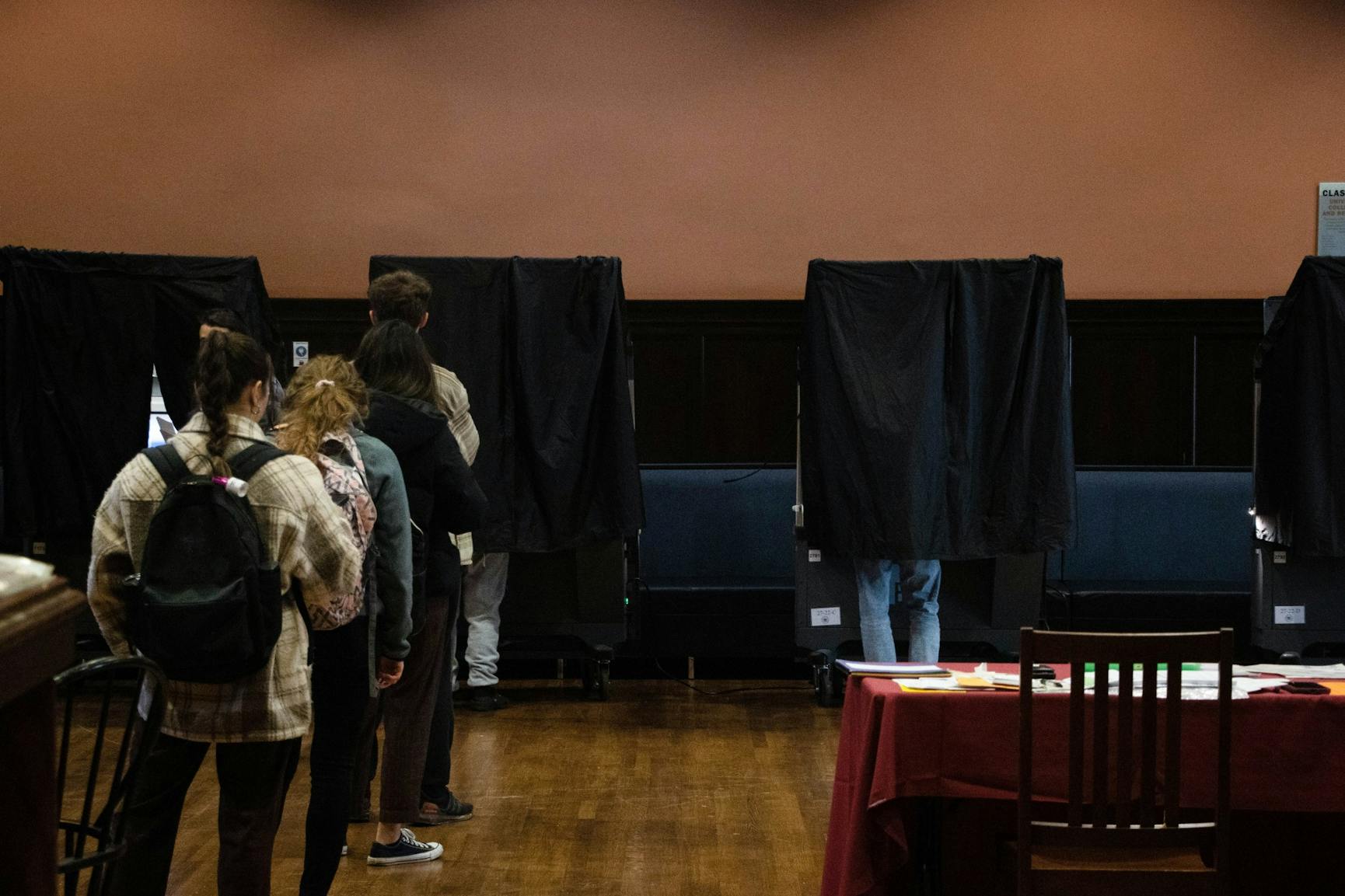 11-08-22 Election Day Houston Voting (Liliann Zou)-01.jpg