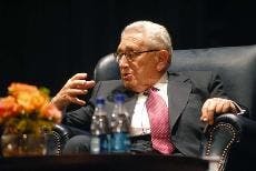 Kissinger draws parallels between Iraq and Vietnam