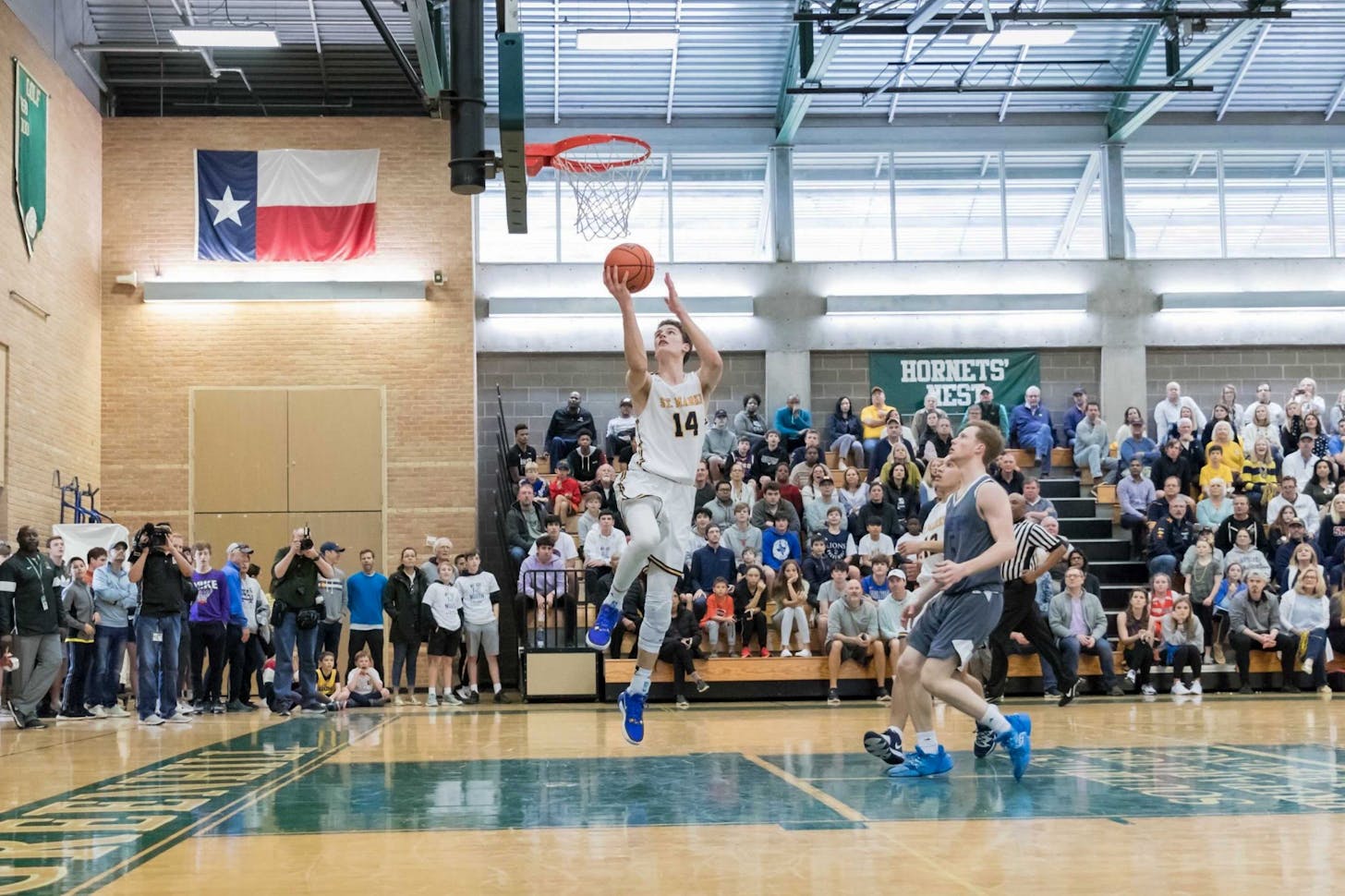 laczkowski mbb basketball top shot.jpg