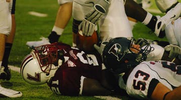 Football | Spotty first half costs Quakers