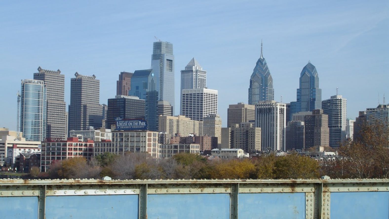 Philadelphia_skyline_from_south_street_bridge.jpg