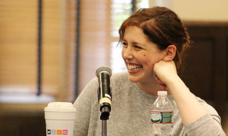 Vanessa Bayer belly