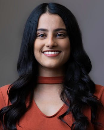 Urooba Abid Headshot.jpg