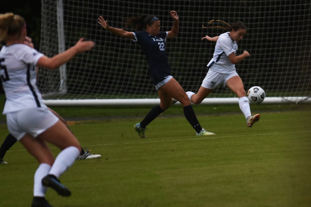 10-23-2021-womens-soccer-versus-yale-emily-pringle-michael-palacios