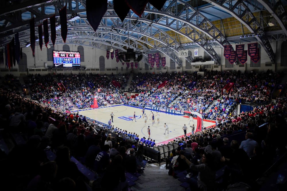 palestra-wide-shot-crowd-and-players-cs