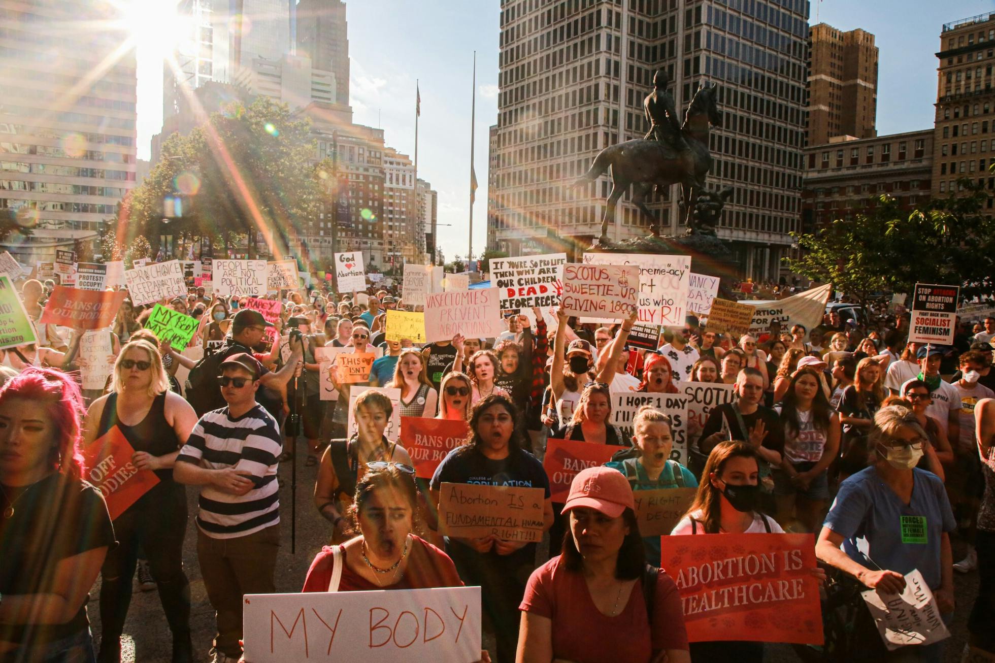 06-24-22 roe v wade protest (Jesse Zhang)-05.jpg
