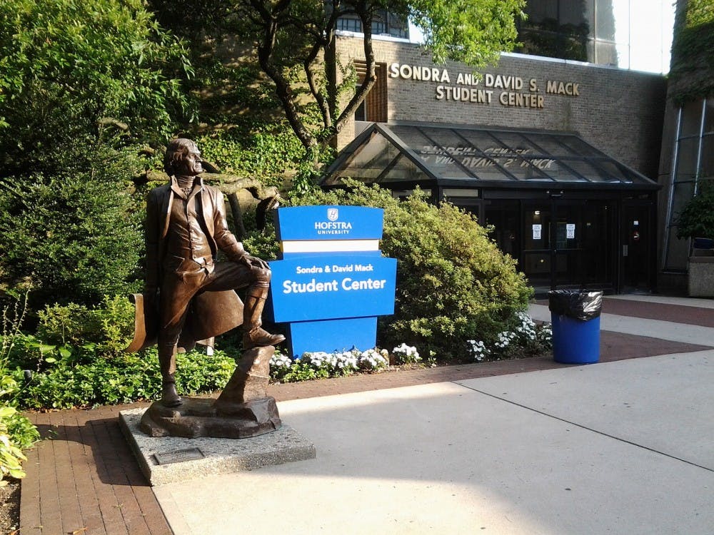 Hofstra_University,_Jefferson_statue