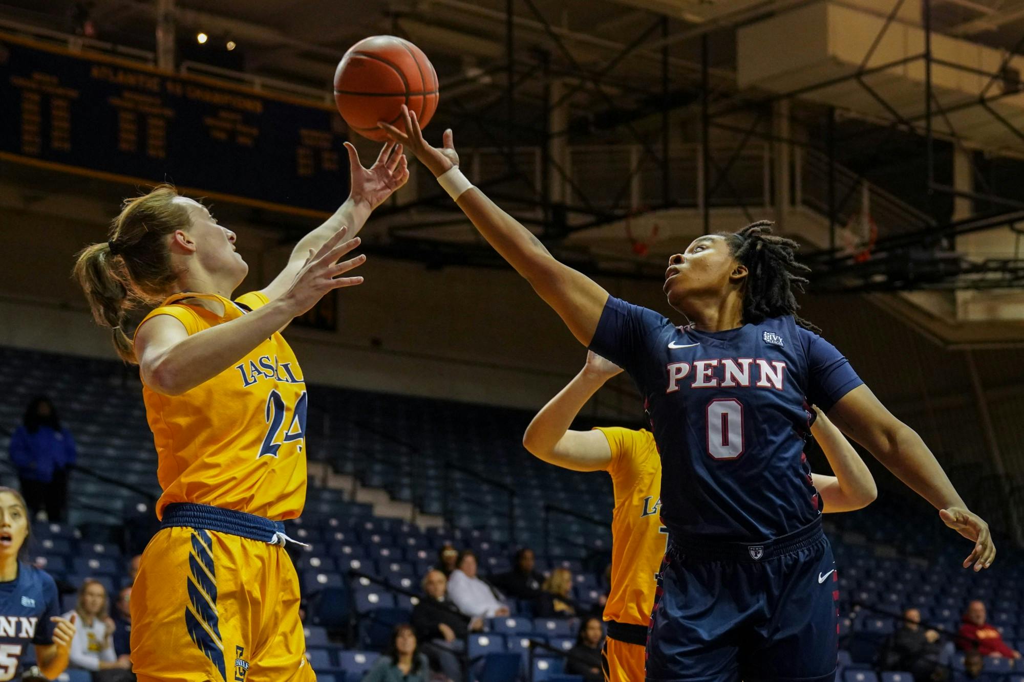 Women's basketball snaps five-game losing streak in 72-59 rout at