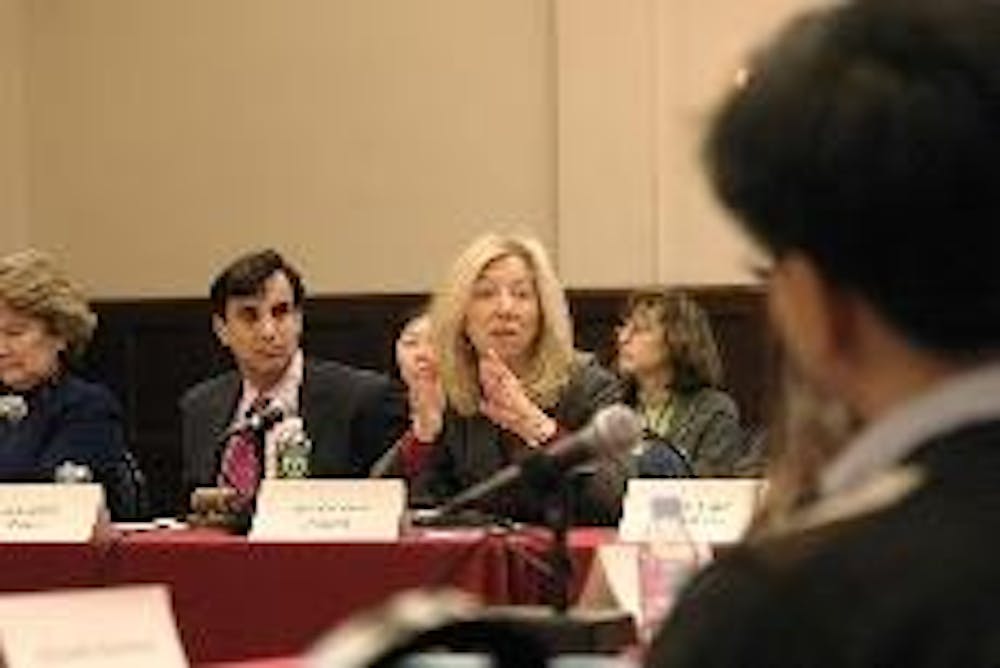 U. Council discusses foreign apps