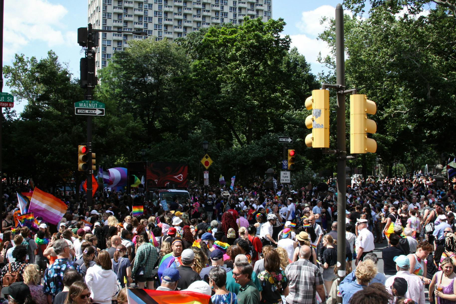 06-04-23 Philly Pride Parade Crowd (Mollie Benn).jpg