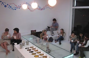 Alums take fro-yo abroad