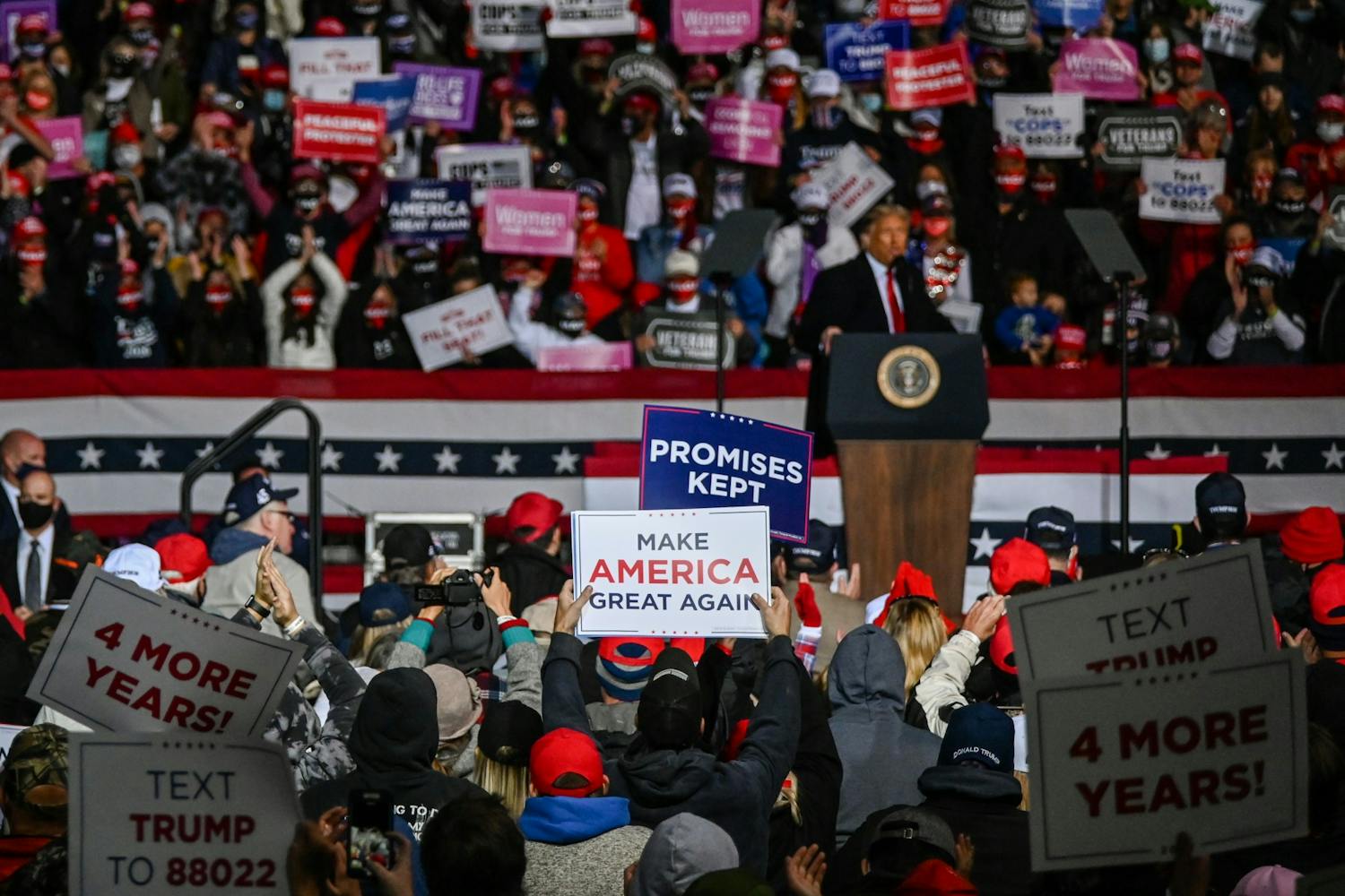 10-13-20 President Donald Trump Rally Make America Great Sign (Kylie Cooper).jpg