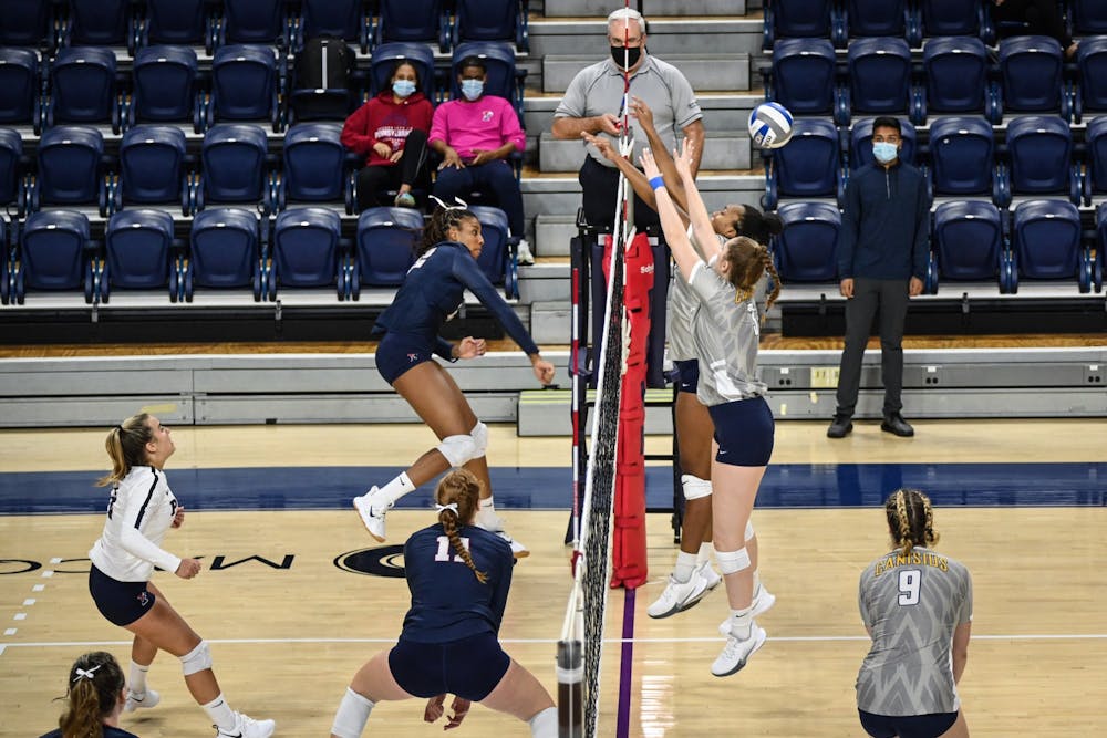 09-04-21-womens-volleyball-vs-canisius-autumn-leak-kylie-cooper