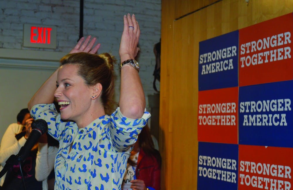 1996 College graduate and actress Elizabeth Banks came to Penn to encourage students to register and vote for Hillary Clinton this November.