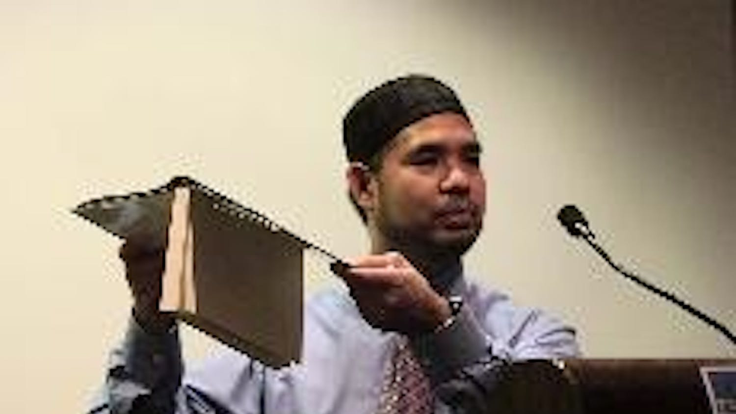 Former chaplain details alleged Gitmo abuse