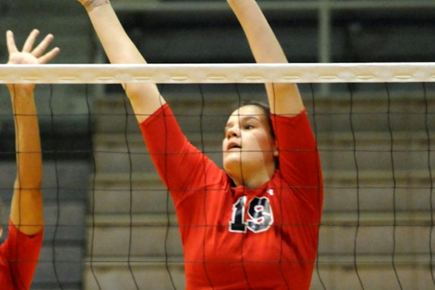 Volleyball beats Columbia in a 3-2 set.