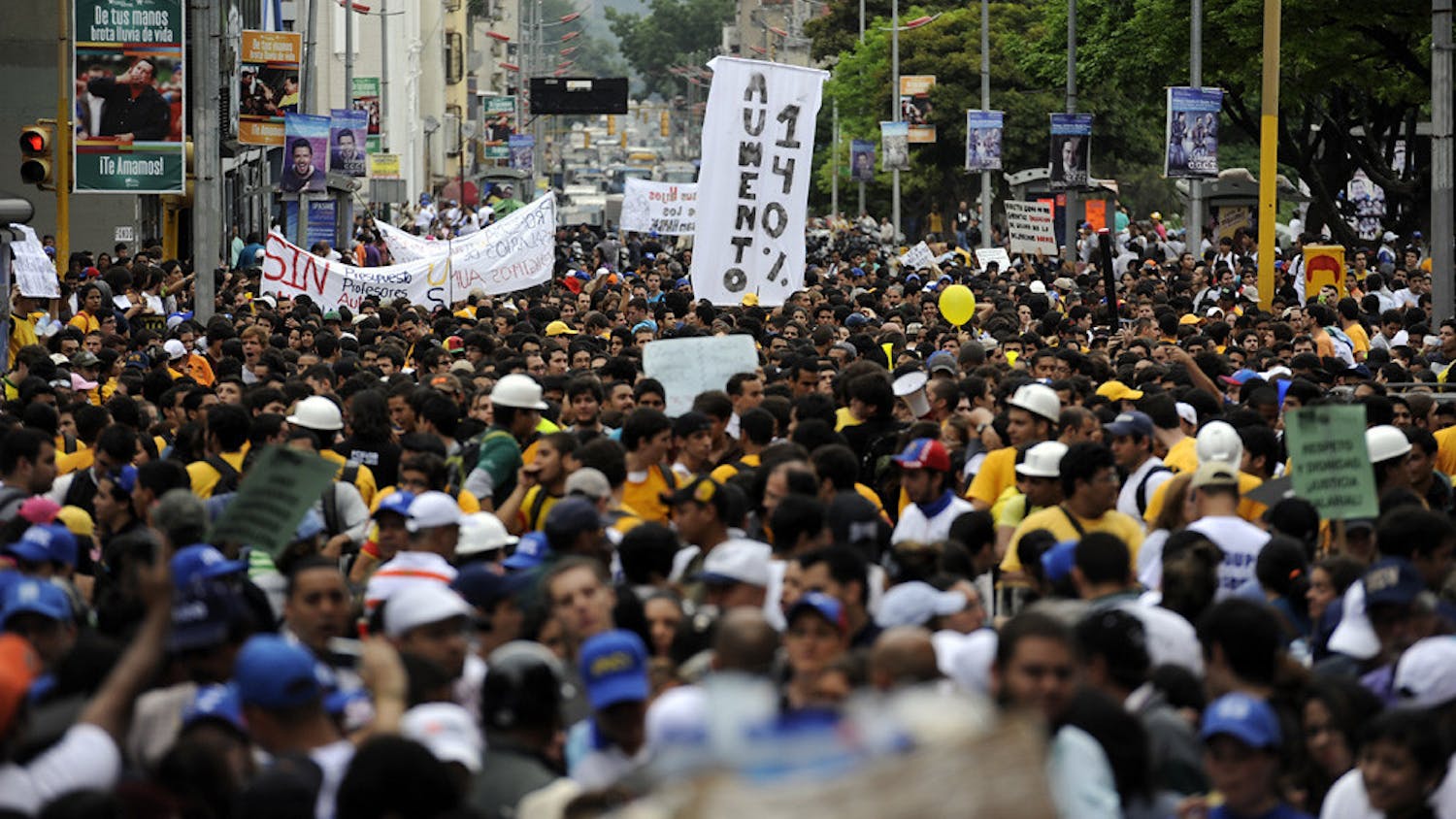 "VENEZUELA-STUDENTS-PROTEST" (Photo by Dario Critico | CC BY 2.0.)