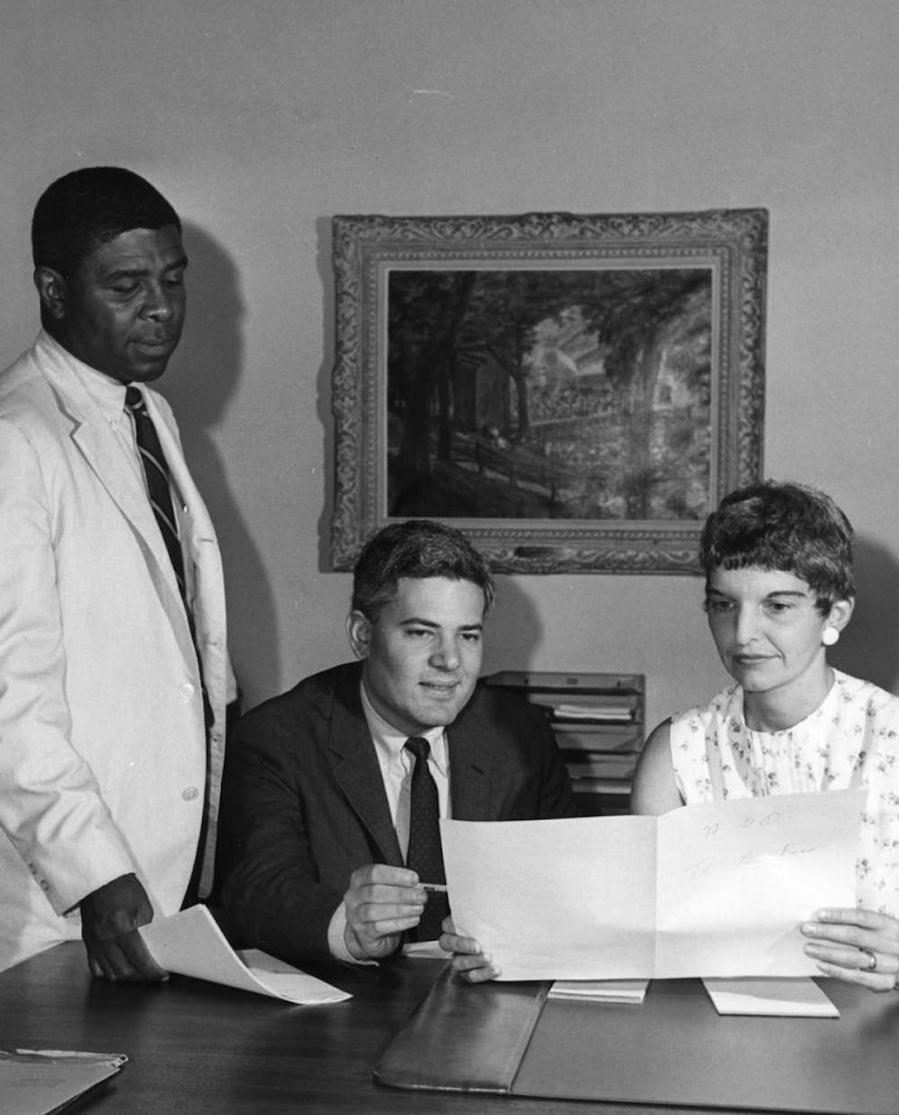admissionsofficephoto_1967_front