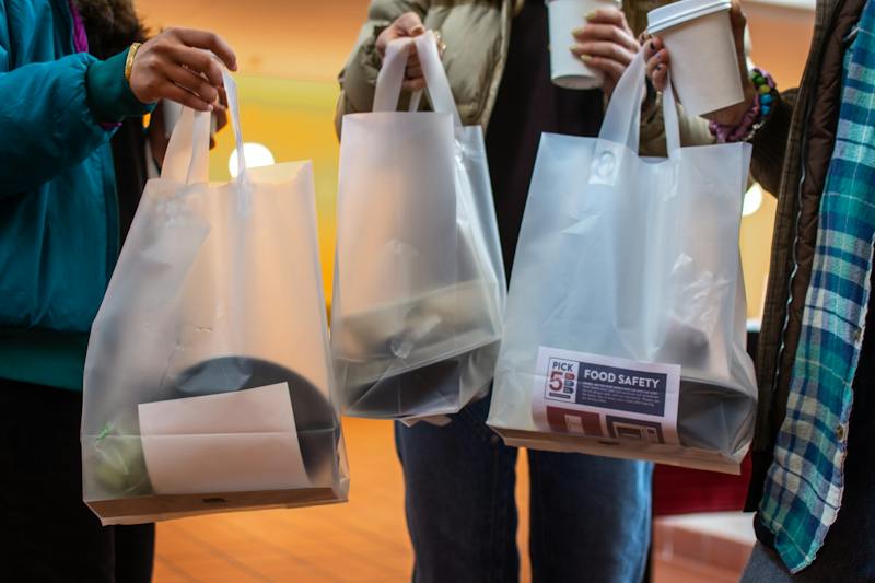 Class of 2024 blindsided by new dining plan requirement, calling it a 'blatant cash grab' - Vimarsana News