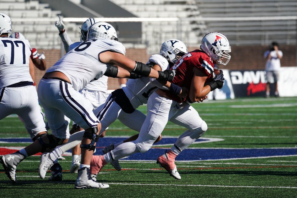 10-22-22-football-vs-yale-jake-heimlicher-anna-vazhaeparambil-01