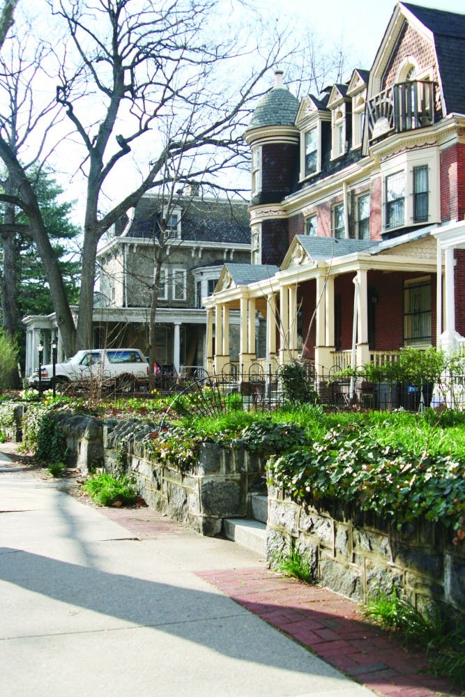 Off campus housing options between 39 and 41st on Pine and Locust streets.This Picture:  Between 40th and 41st on pine.