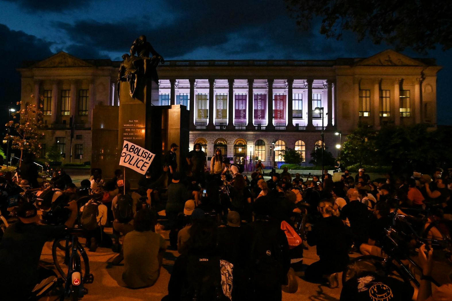 06-02-20 Philadelphia George Floyd Protests Crowd.jpg