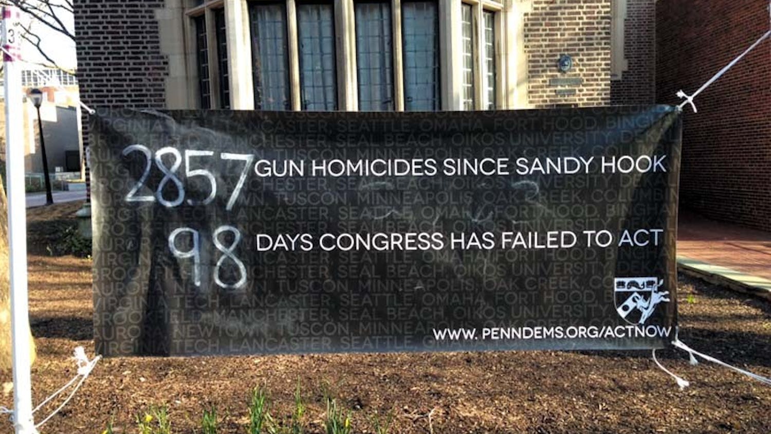 Penn Democrats’ banner on Locust Walk counts the number of gun homicides since the mass shooting at Sandy Hook Elementary School and the number of days without Congressional action on gun control.