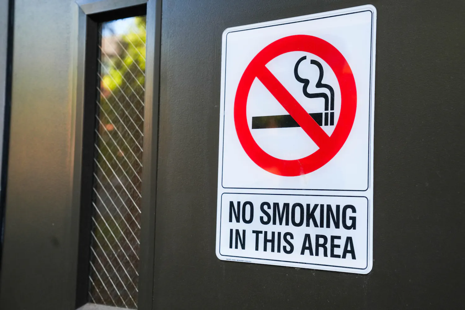 10-05-26 smoking signs (Catherine Fan)-3.jpg