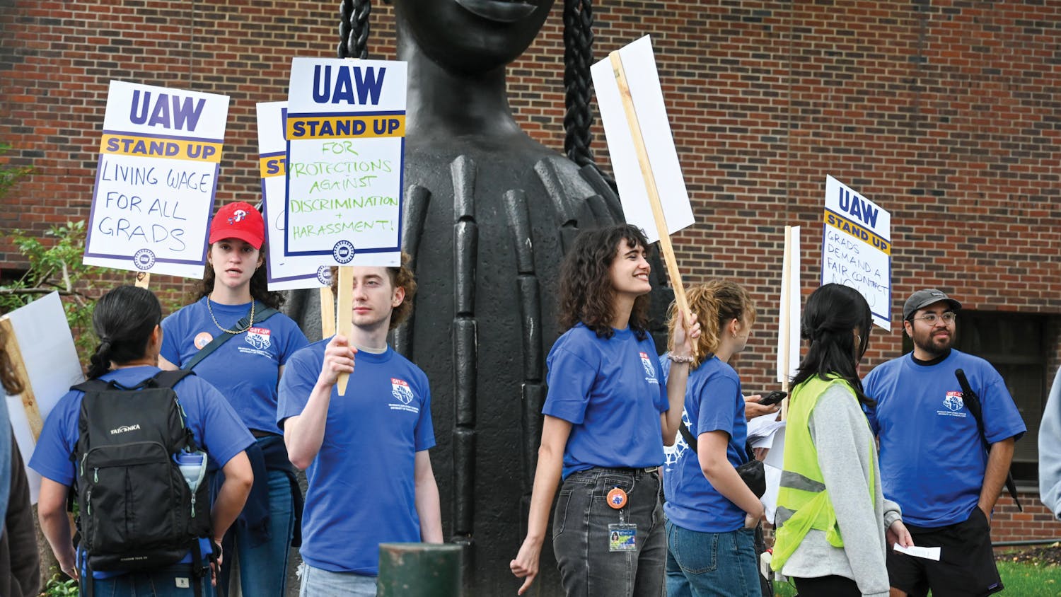 10-08-25 GET-UP Picketing (Sydney Curran)-1.jpg