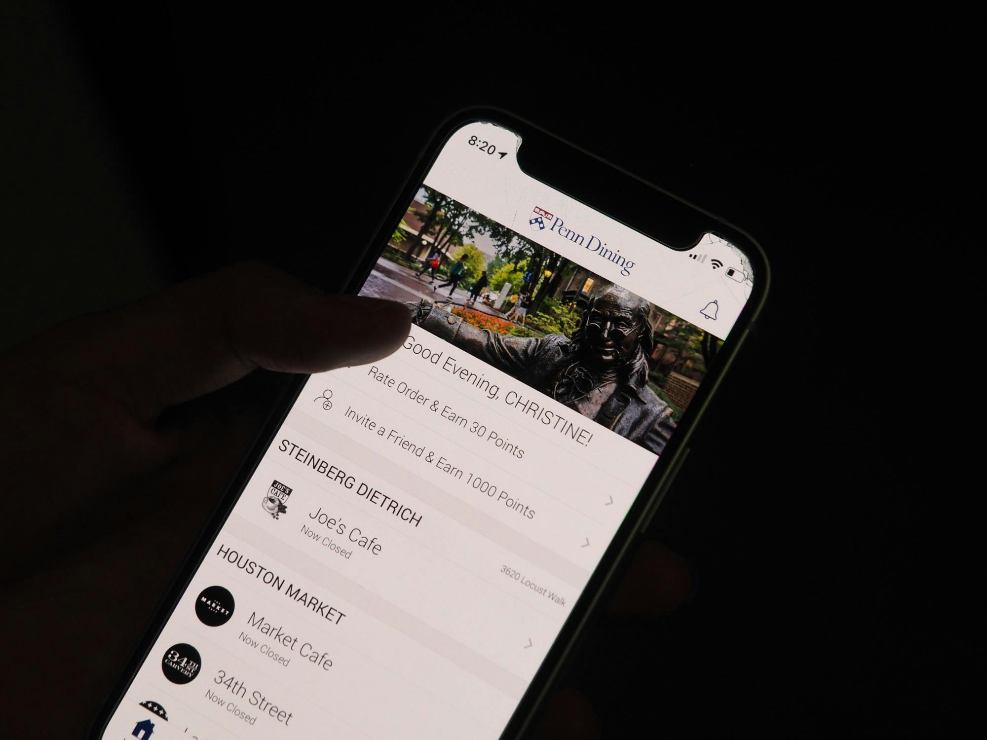 09-22-21 Dining Hall Policies Photo Illustrations Order Ahead App IPhone (Ana Glassman) .JPG