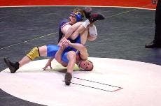 Wrestlers run out of answers against Hofstra