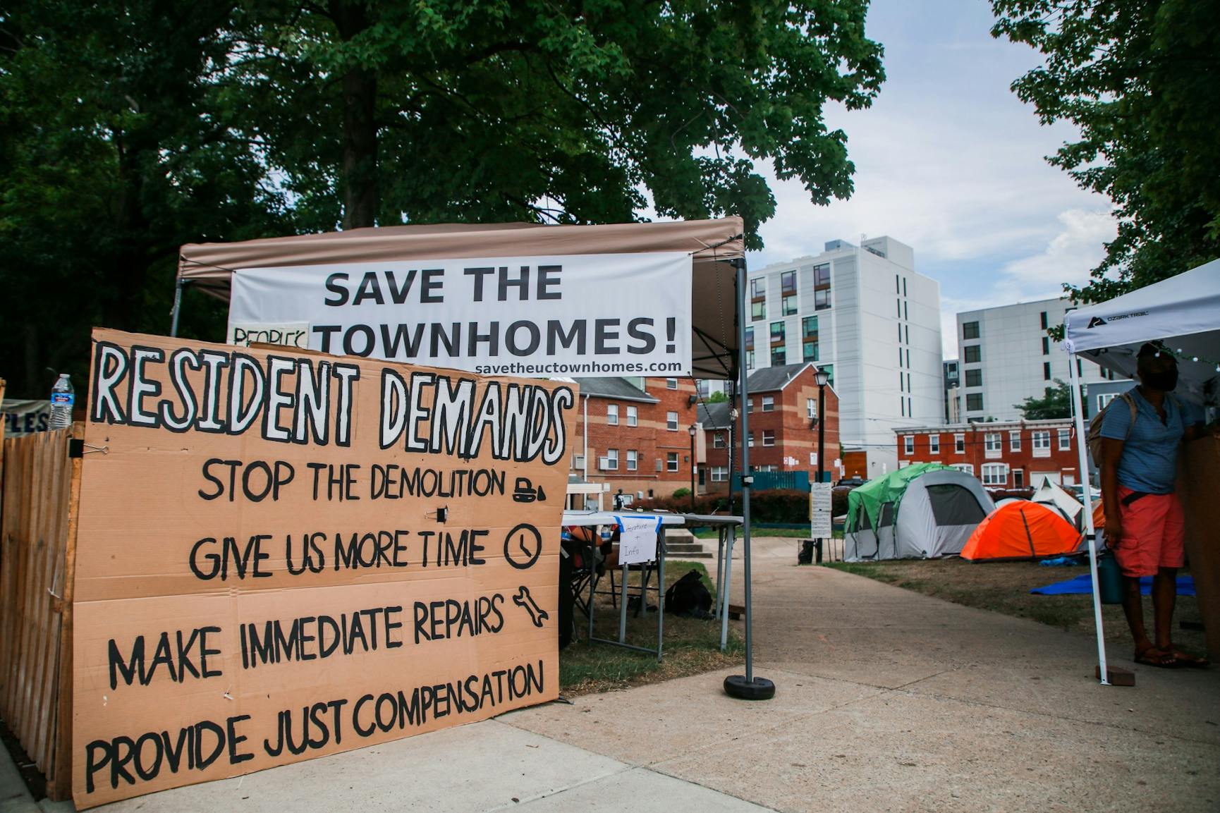 07-16-22 save the uc townhomes encampment (Jesse Zhang).jpg