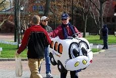 Tooting horn for free campus transport