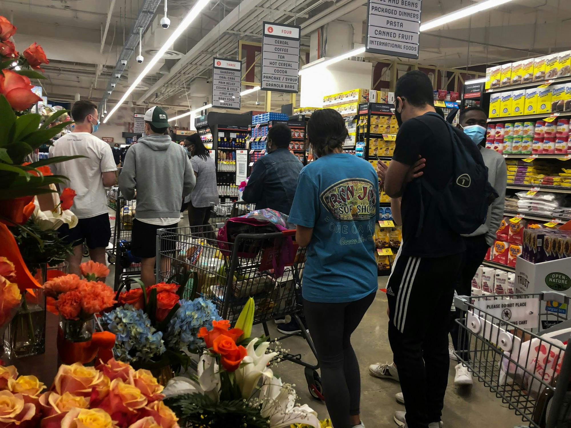 10-23-20 6 a.m. Grand Opening ACME Supermarket Grocery Store Inside Tight Crowd Checkout.jpg.jpg