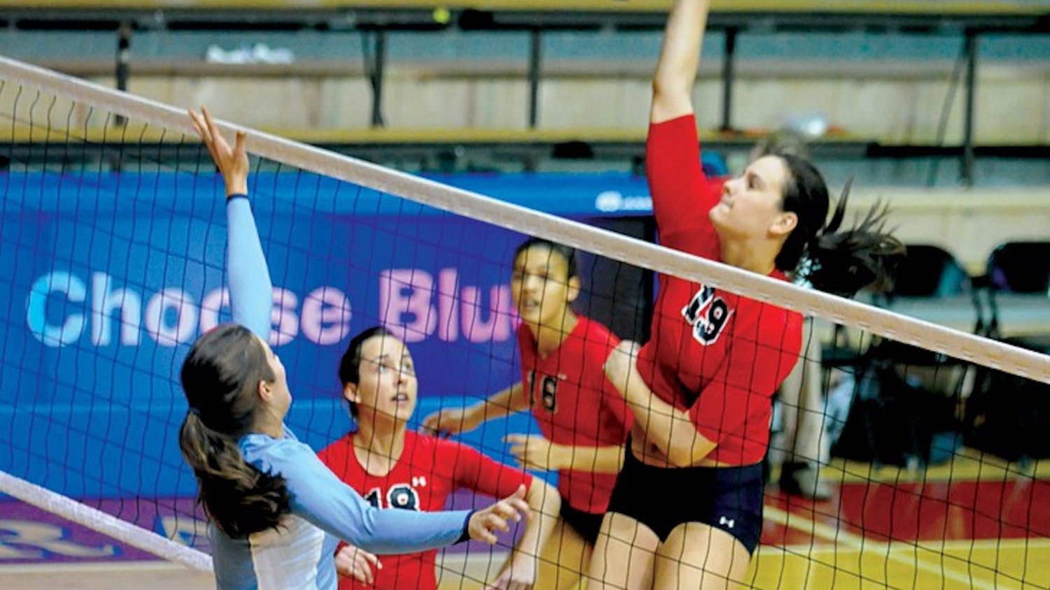 Volleyball beats Columbia in a 3-2 set.