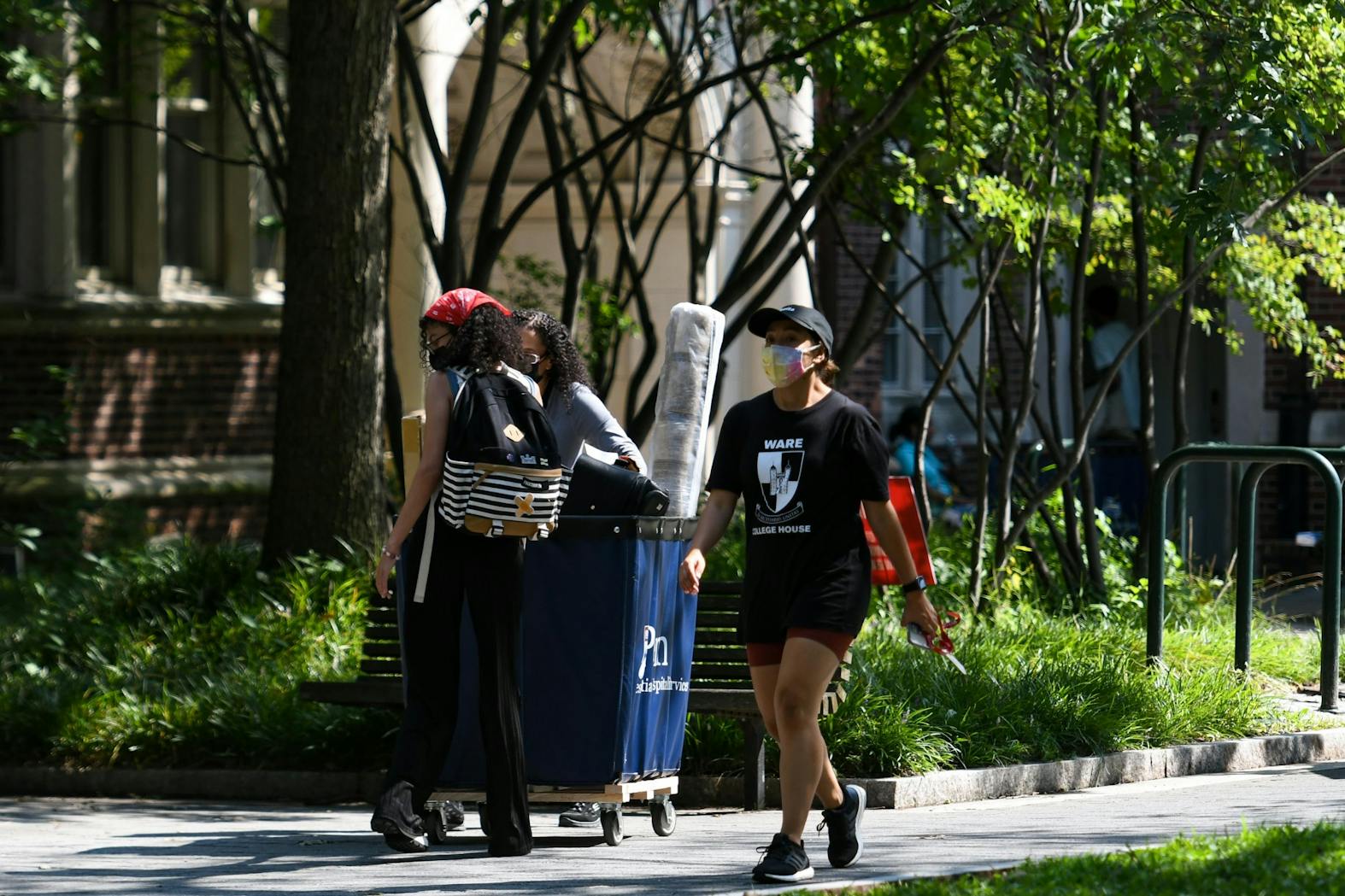 7 Fall move in 08-24-21 Penn New Student Move-In On Campus (Sukhmani Kaur)015.jpg