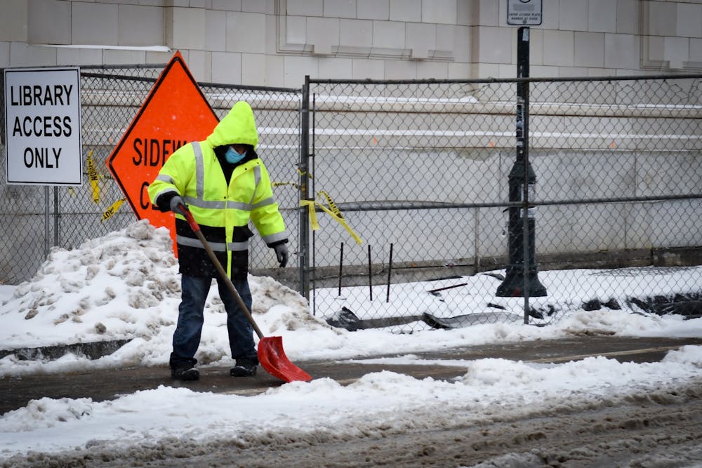 02-01-21-snow-day-penn-campus-locust-guard-shovel-sukhmani-kaur-002