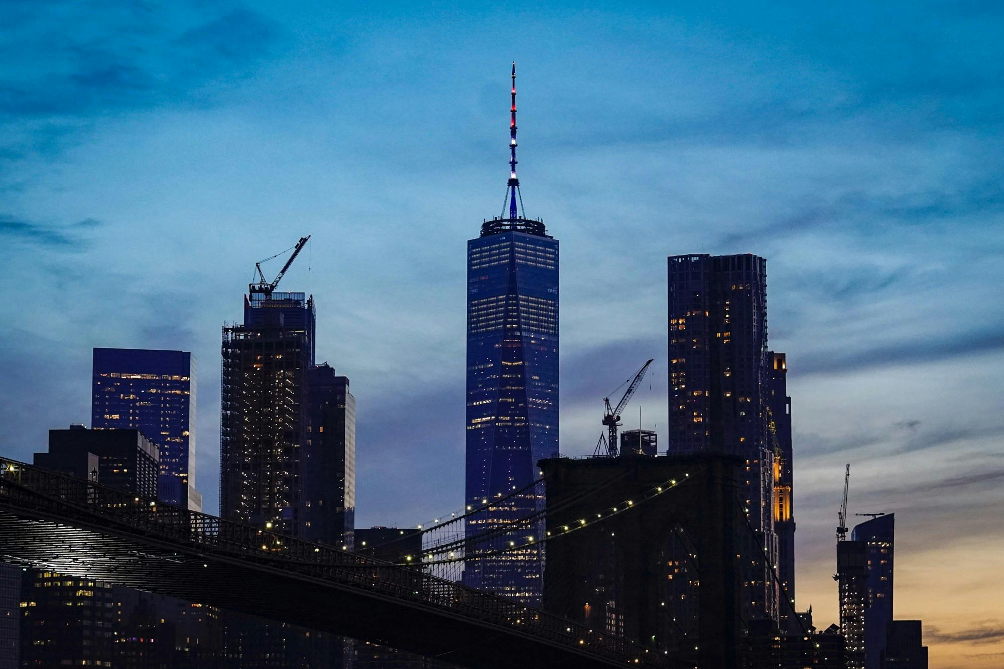 07-04-19 NYC Skyline One World Trade Center Red White Blue Sunset (Chase Sutton).JPG